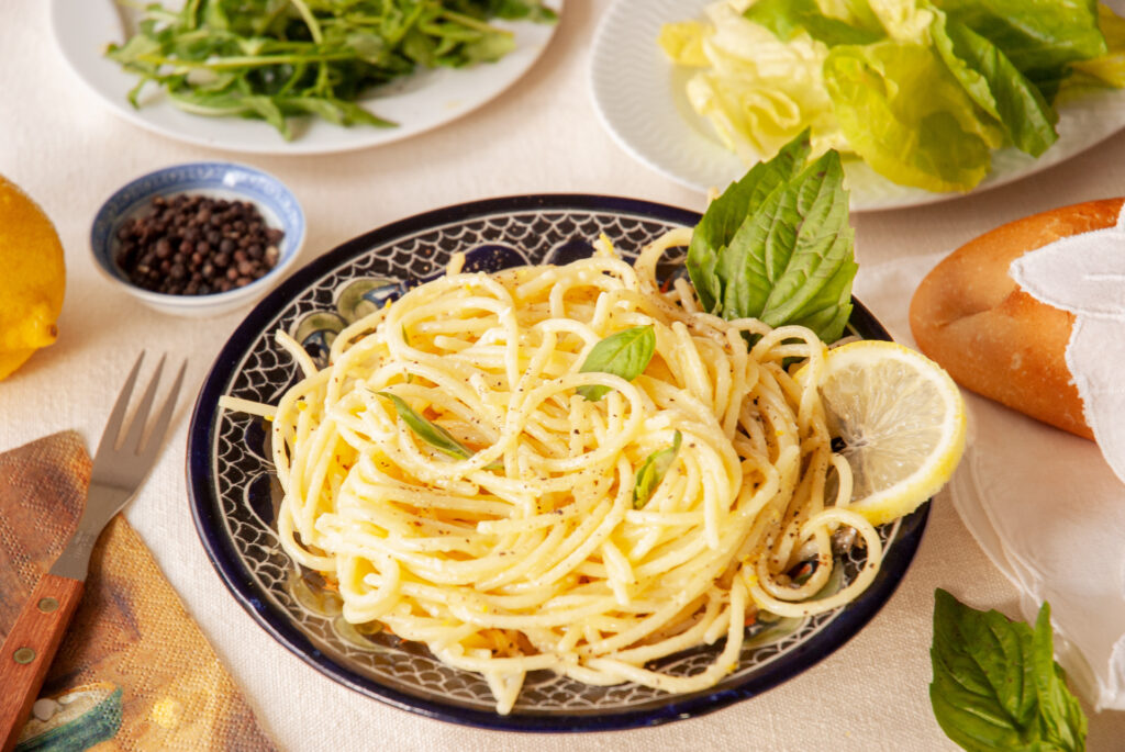 Pasta cremosa con salsa de crema de limon Lemonella platillo salado